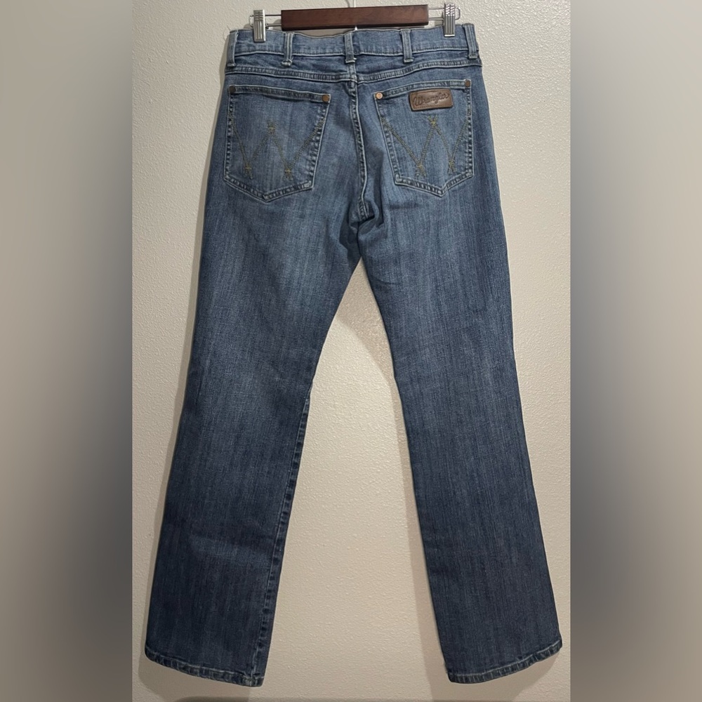 Wrangler Classic Straight Leg Jeans - Picture 4 of 4